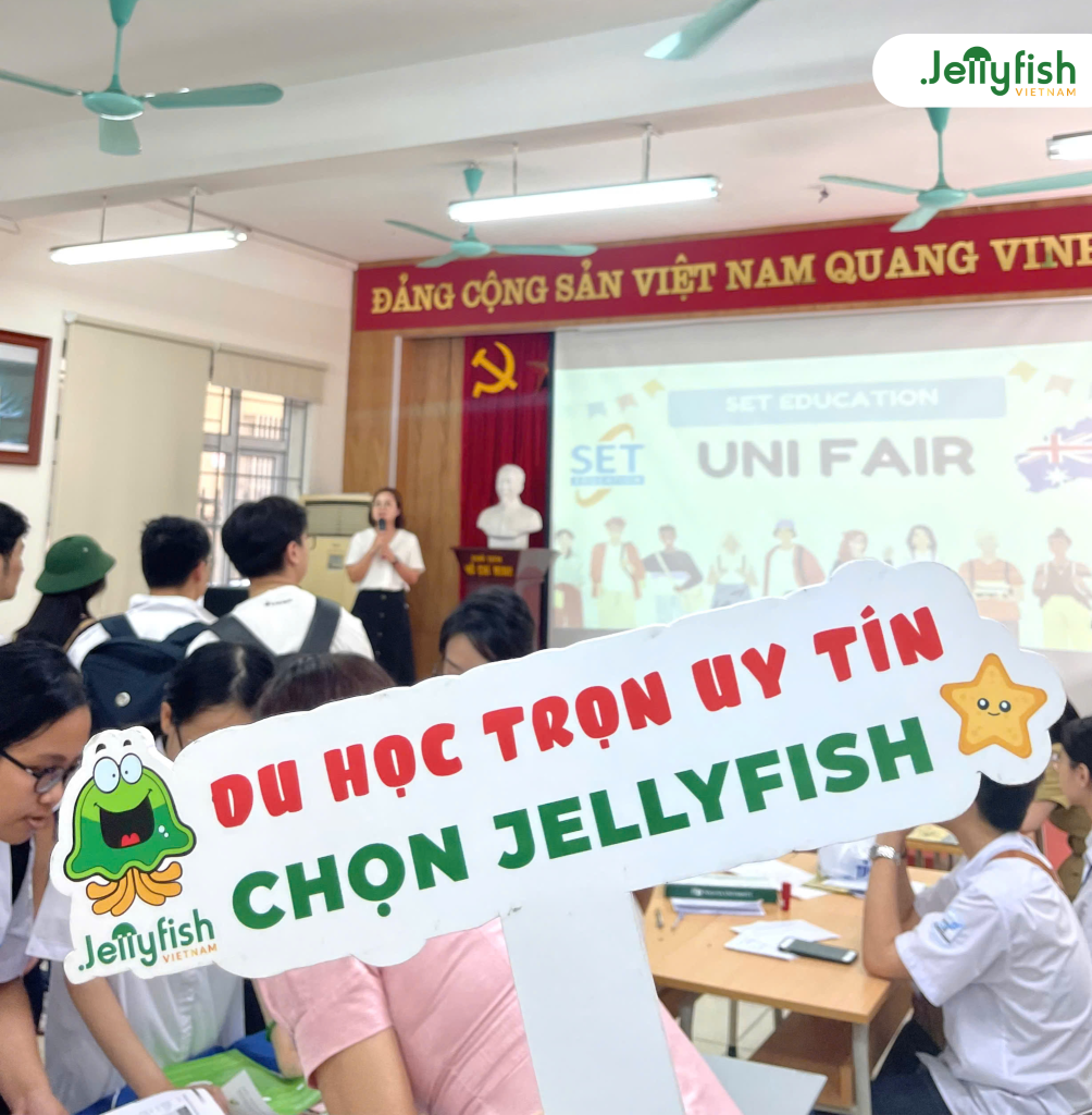 Jellyfish Vietnam at Uni Fair at HUS High School for Gifted Students