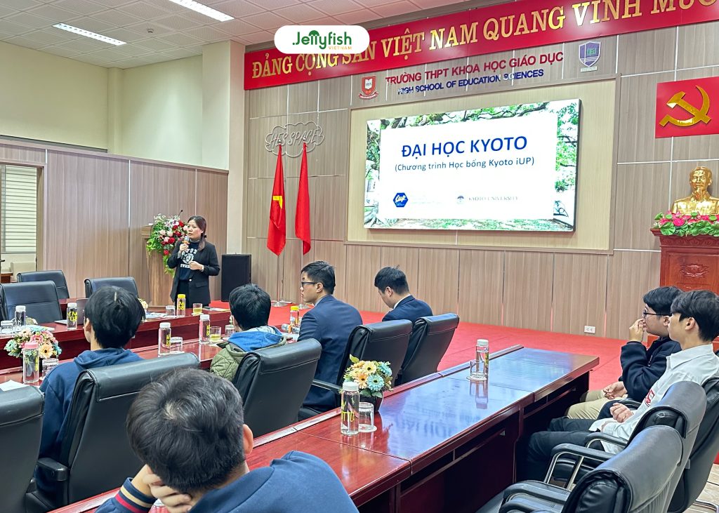 Jellyfish Vietnam introduces the Kyoto iUP scholarship program to HES students