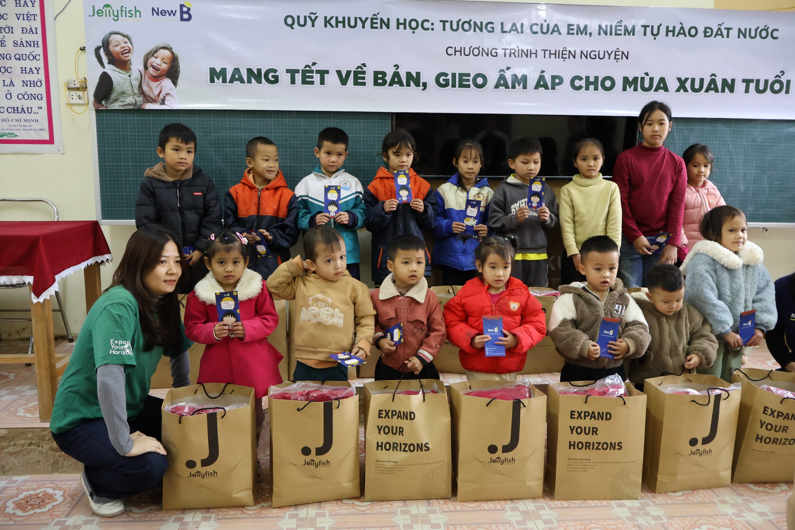 Jellyfish Charity project "Bringing Tết to the Children in the Highlands"