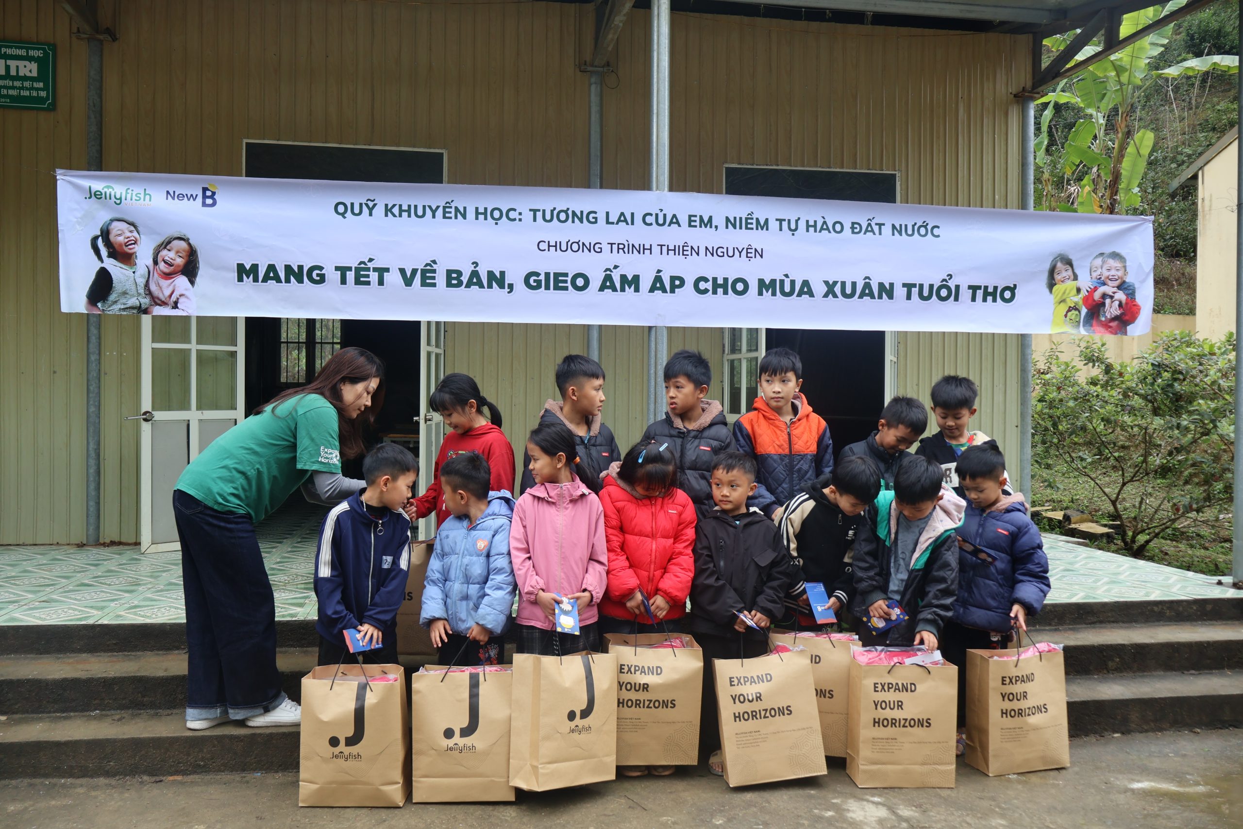Jellyfish Charity project "Bringing Tết to the Children in the Highlands"
