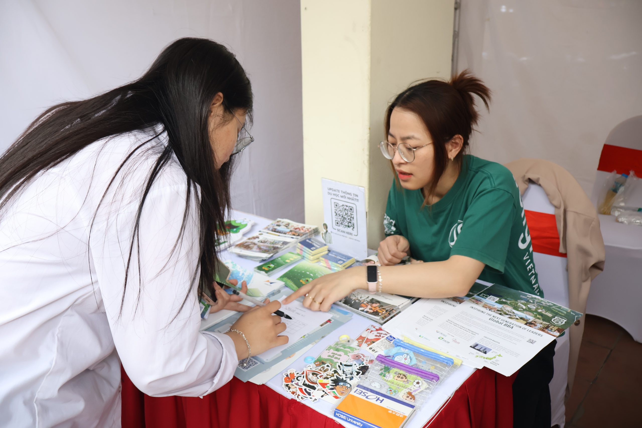 Jellyfish tại Ngày hội tư vấn tuyển sinh hướng nghiệp của trường THPT Việt Đức