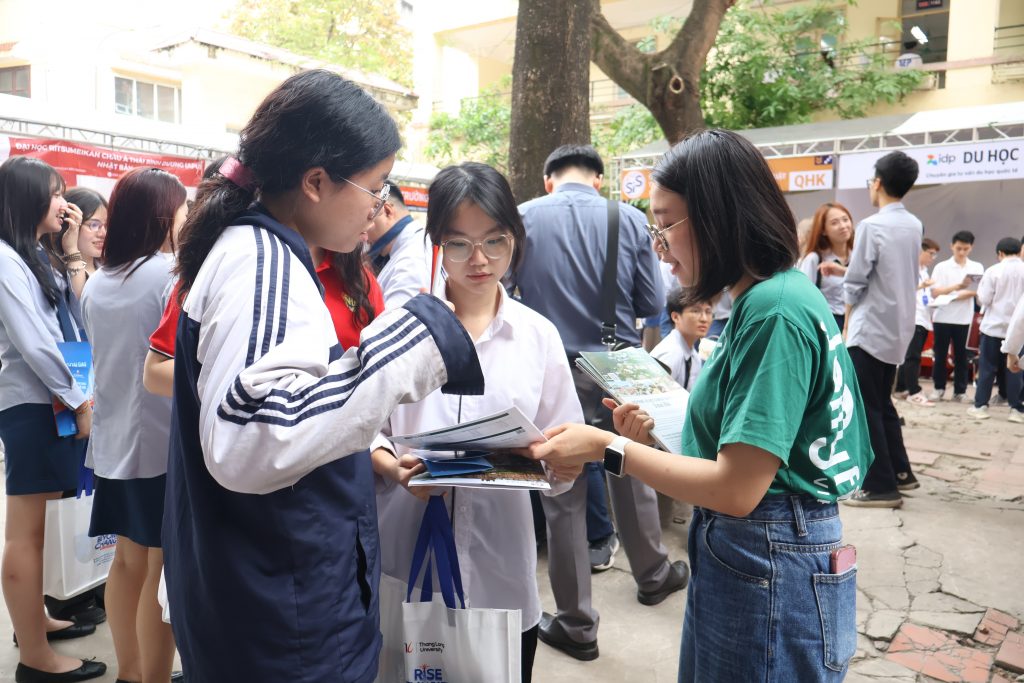 “University & Career Orientation Day” at Viet Duc High School