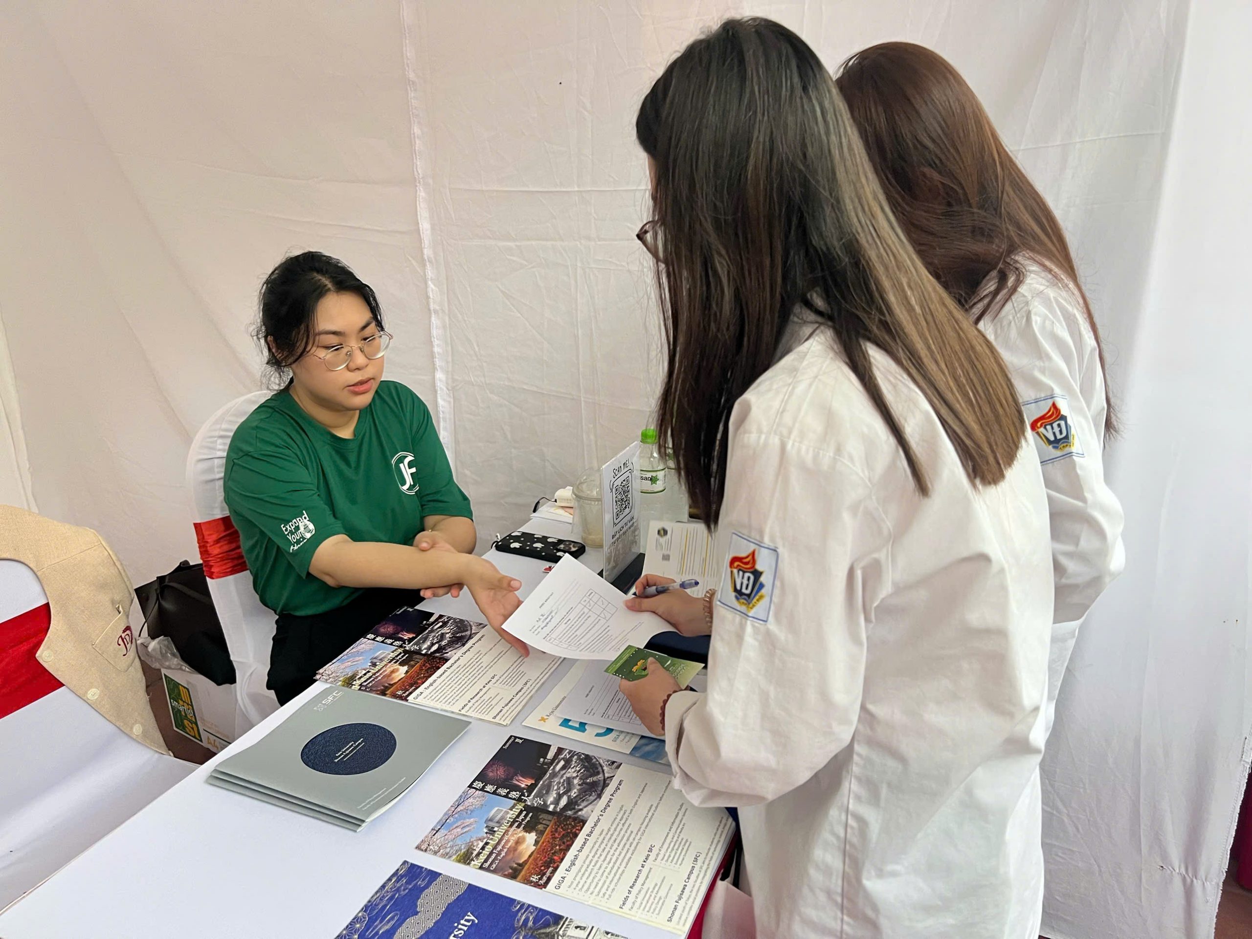 Jellyfish tại Ngày hội tư vấn tuyển sinh hướng nghiệp của trường THPT Việt Đức